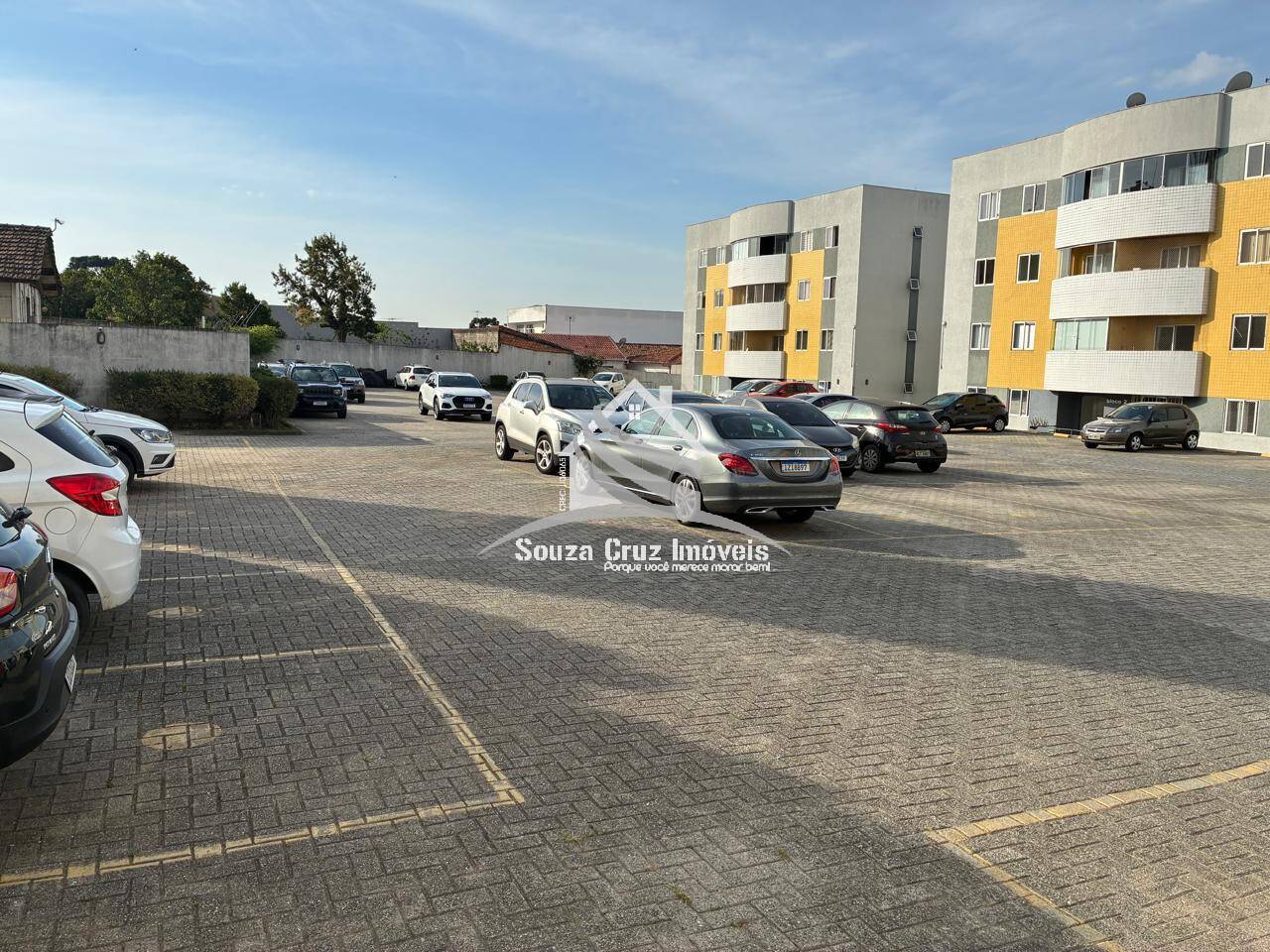Apartamento à venda com 3 quartos, 75m² - Foto 2